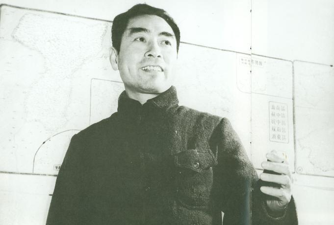 1975年12月，弥留之际，周恩来低声呢喃：“要是能尝尝桃子就好了。”凛