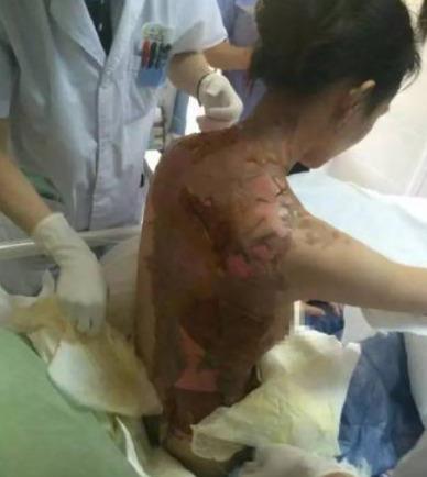 “这就是嘴欠的下场”！29岁的林某带母亲、妹妹和7个月大的儿子去吃火锅，吃到