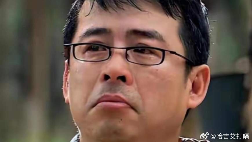 凤凰新闻【时隔6年，那个曾扬言让中国给世界道歉，被央视开除的阿丘怎样了】6年前，