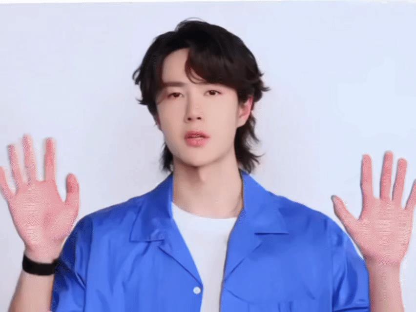 一个清新的大帅哥来了！没想到还有新鲜的王一博视频，他自己发的[墨镜]。一博