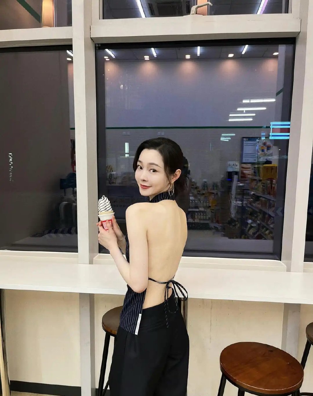 宋轶这么美的背不拔罐可惜了