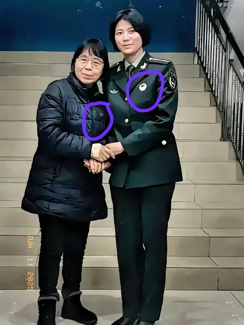 家人们，丁王英的父母现在估计肠子都悔青了！前几天，丁王英给张桂梅老师别军功章的照
