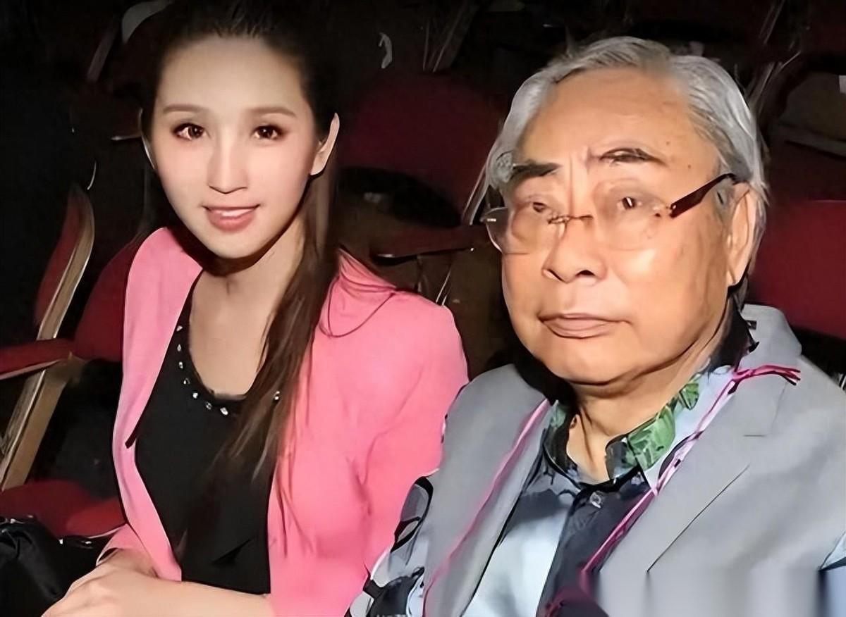 她曾是体操女神，退役后与大51岁的干爹谈恋爱，如今收获新的人生。1994年的台