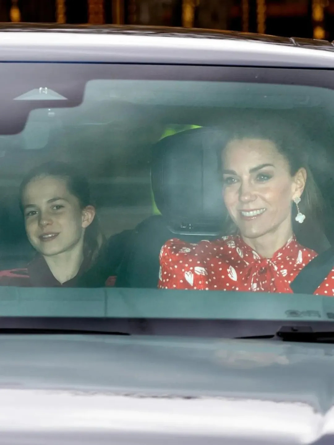 圣诞午宴车窗照来了~去年因为一家人提前返回了乡下诺福克郡的AnmerHall，