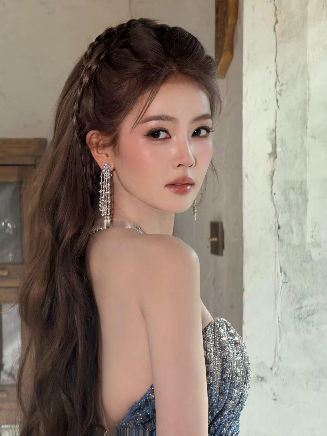 网友票选出最适合浓妆的女明星：TOP9杨超越TOP8周也TOP7白鹿TOP6迪丽热巴TOP5陈都灵T
