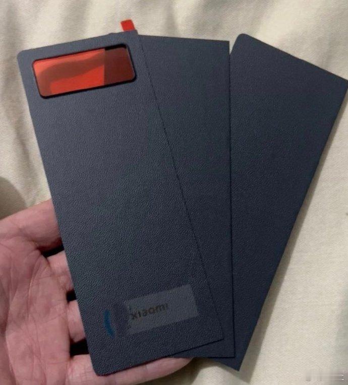 网传小米也要出三折叠了！目前还没什么具体消息，希望小米能把三折叠的价格打下来吧