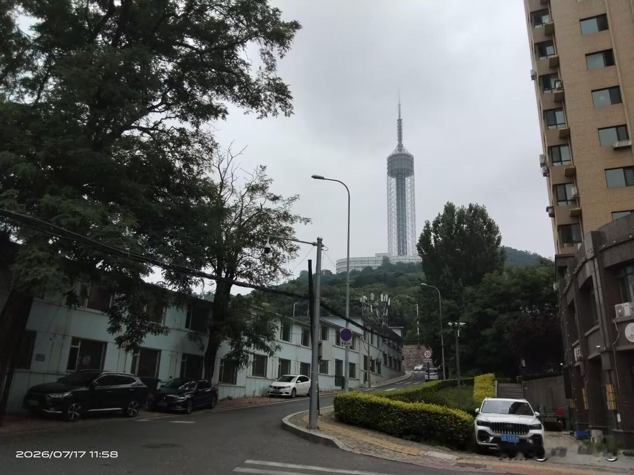 二零二六年七月十七日，第一次从辽宁省大连市百年的劳动公园南门步入公园内游玩……