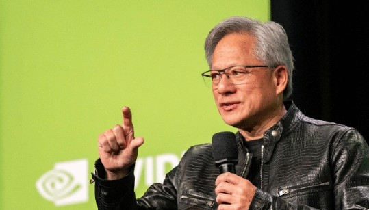 明年业绩还要大涨! 英伟达二季度财报发布 营收962亿 利润翻倍