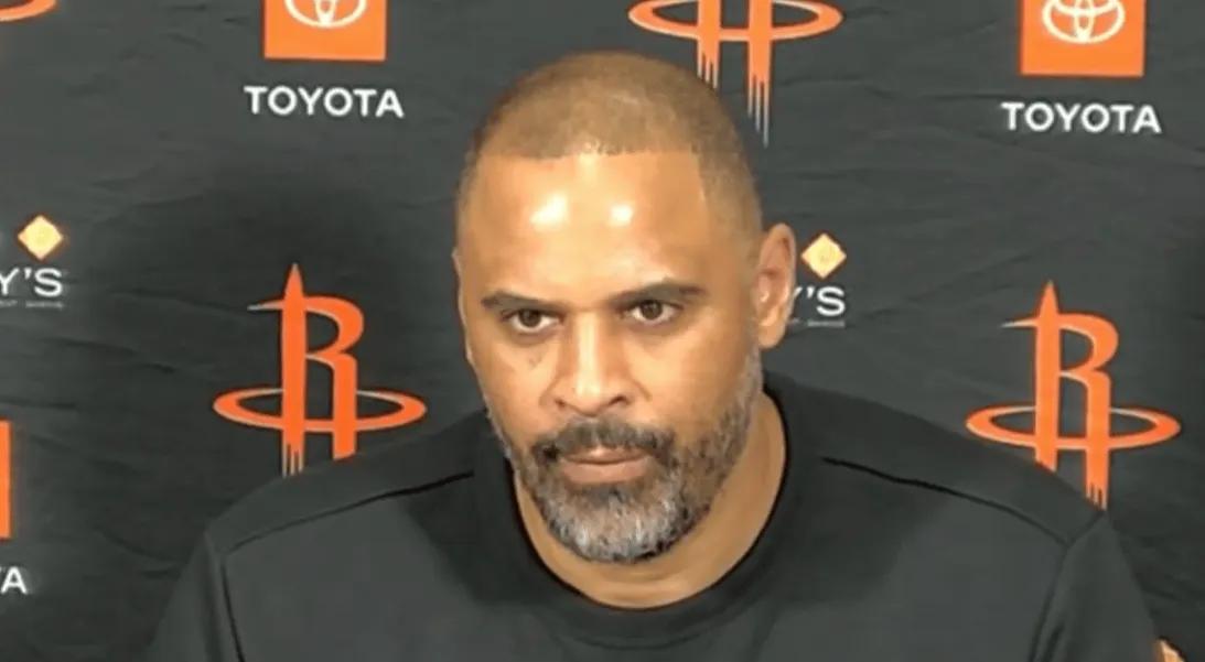 你看给杜兰特高兴的，杜兰特高兴的原因有2点，一：乌杜卡终于不信任申京了，自己终于