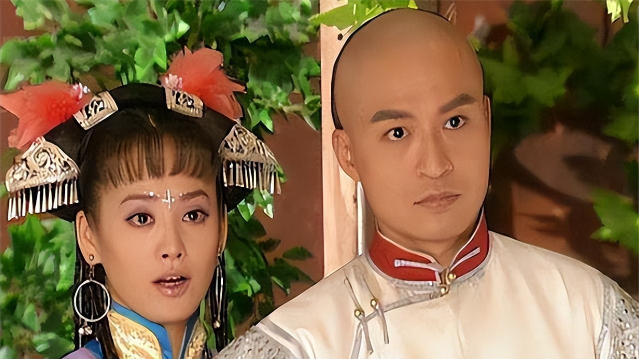 1648年，36岁多尔衮不仅处死了39岁的侄儿豪格，还带着人瓜分了他的老婆们。孝