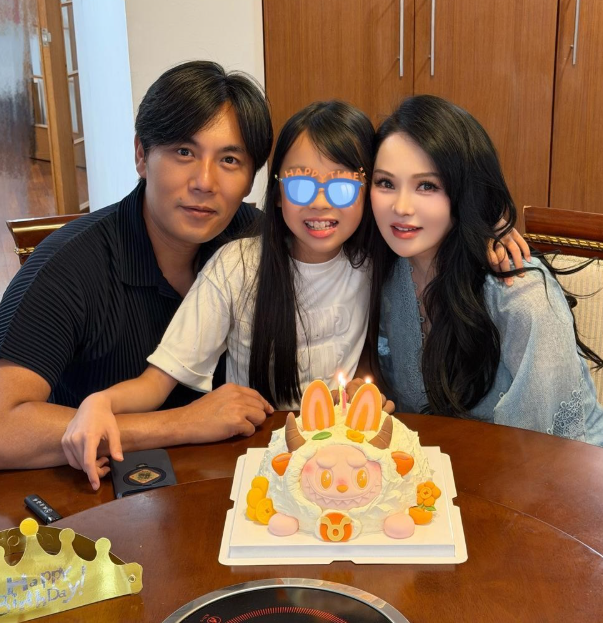 伊能静发文为秦昊庆生她感谢秦昊陪她回台北上父亲的坟，感谢秦昊抽出时间陪她们母女