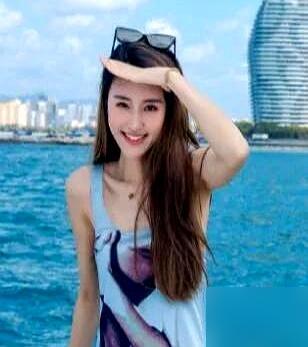 看闫学晶儿媳妇徐梦迪这履历，我第一反应是：这姑娘图啥？1997年生的大连姑娘，父