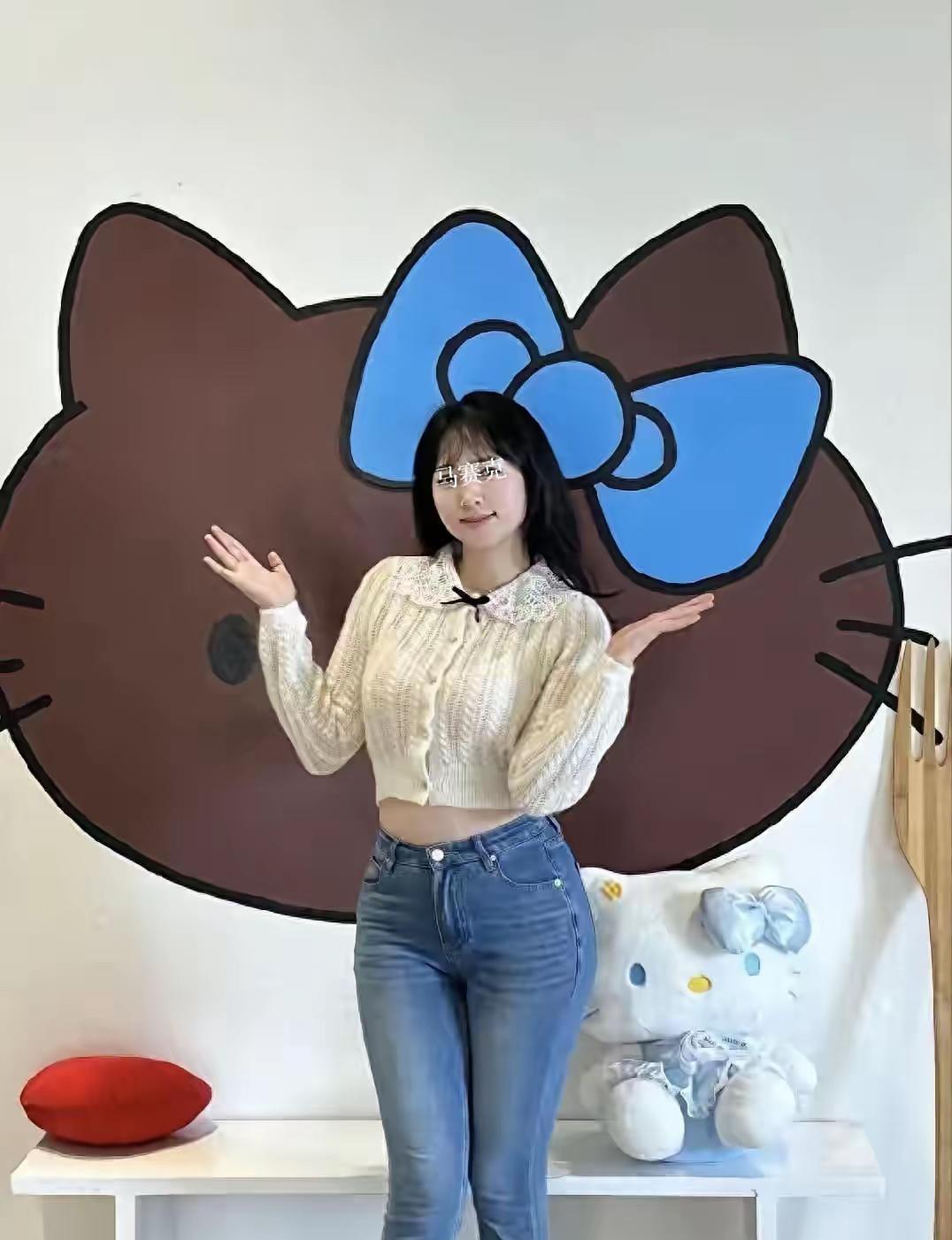 曾主任是个好医生从生活照里面看，她活泼开朗，妥妥的邻家女孩。