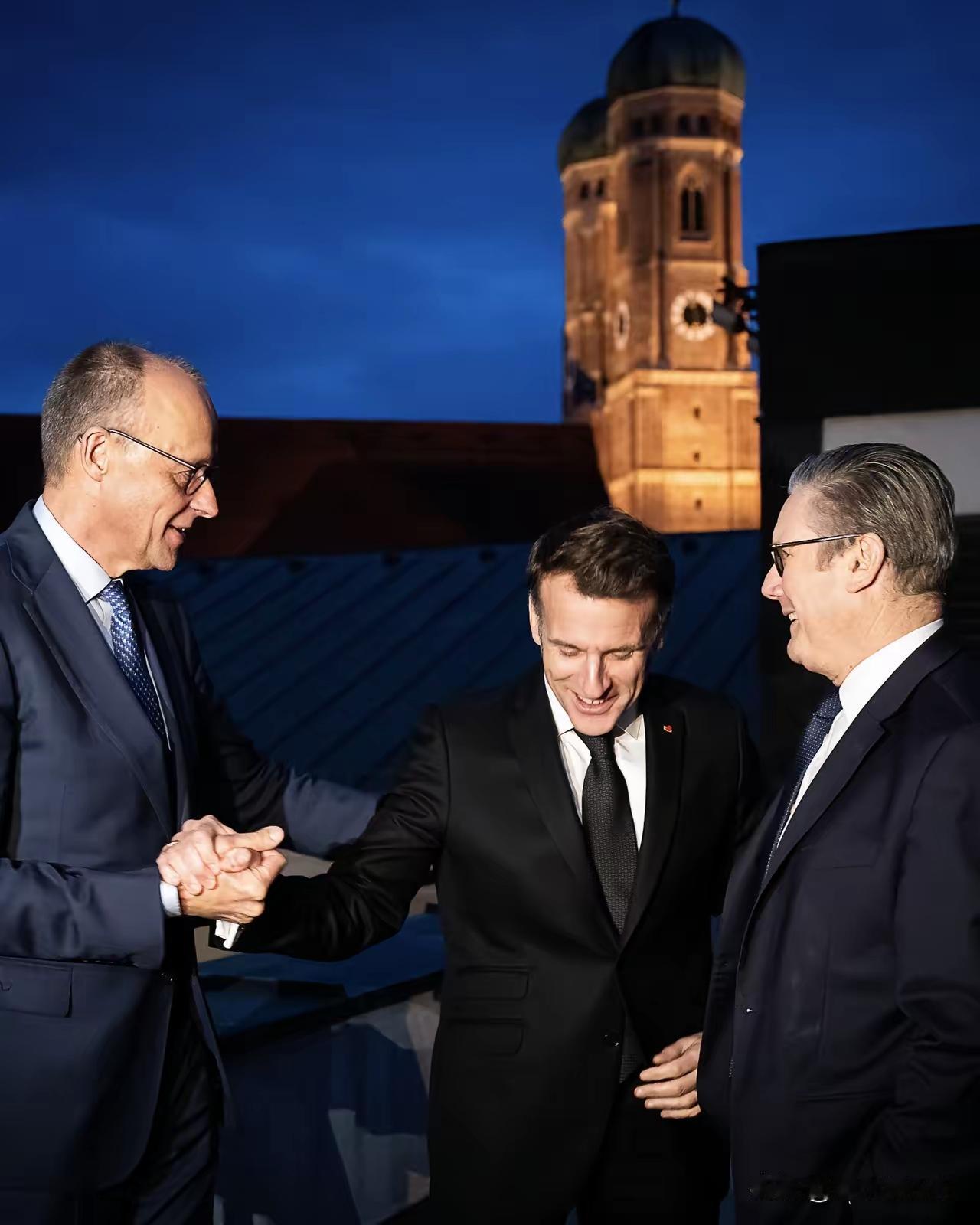 变色龙，东施效颦你玩得溜！近日，法国官方智库提议:所有欧洲国家团结起来逼咱