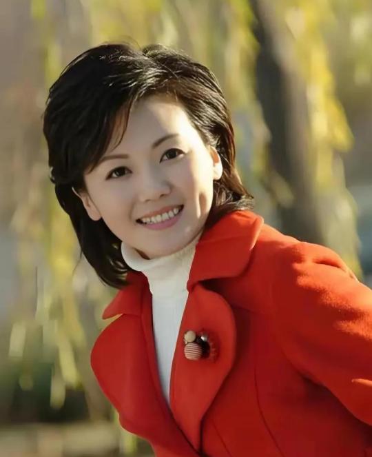 谁规定人生必须结婚生子才算圆满？49岁央视名嘴柴璐，活成了最清醒的模样！她毅然选
