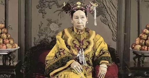 1908年11月14日，处理完一天政务的慈禧准备就寝，从表面上看她的身体好了很多