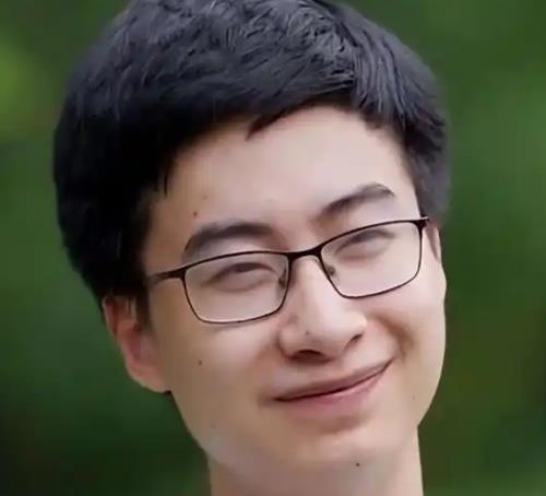 庞众望的故事不复杂，简单、扎实、挺顶事儿。这个河北吴桥的男孩，家里从小就困难，