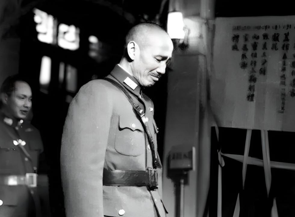 蒋介石为何丢掉大陆？2013年，垂垂老矣的郝柏村在接受记者采访时，谈到这一问题，