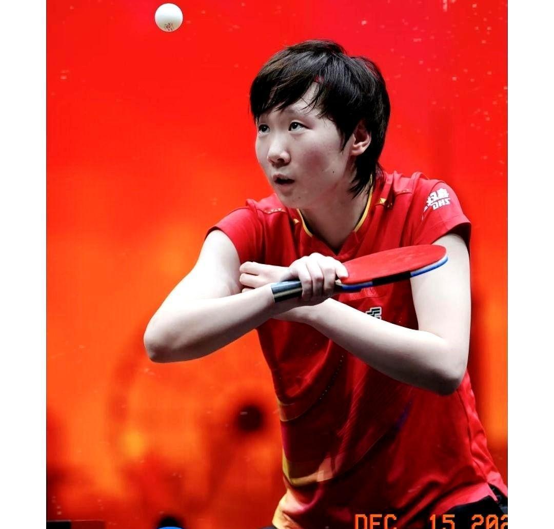 你以为王曼昱赢蒯曼是靠技术碾压。真相是，她把杀招锁在抽屉里，只用了七成功力。