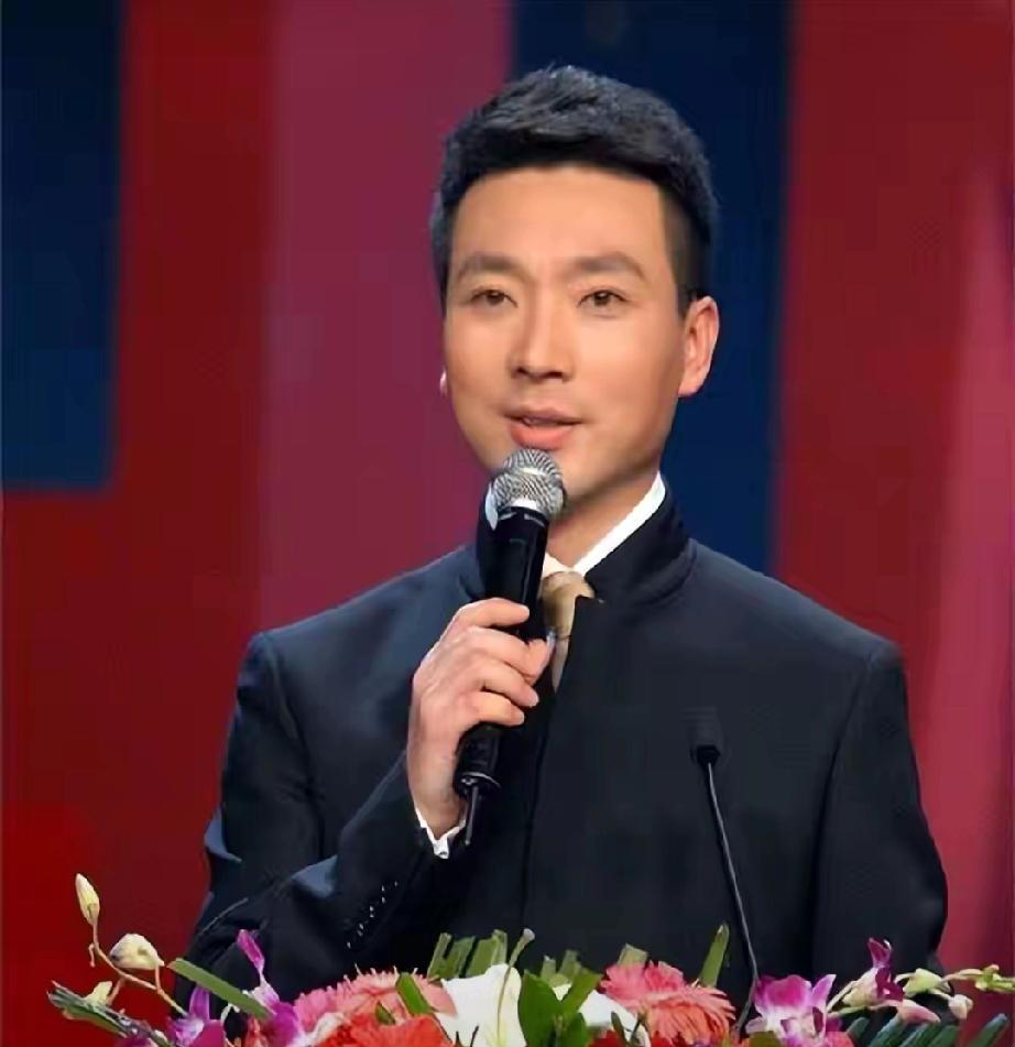 央视主持阵容迎来调整：康辉“换桌”，李梓萌回归，撒贝宁发展路线出人意料
