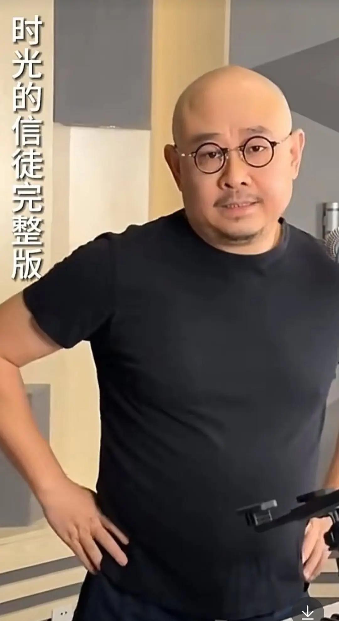刀郎近来又闹得满城风雨。有人说他默认“封神”，其粉丝还抹黑他人，而他却一直沉默，