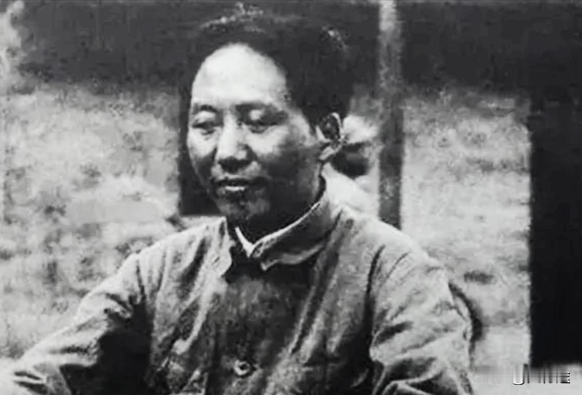 看到毛主席长征时的照片，为什么会流泪？中国人民今天的幸福生活来之不易，怀念伟人。