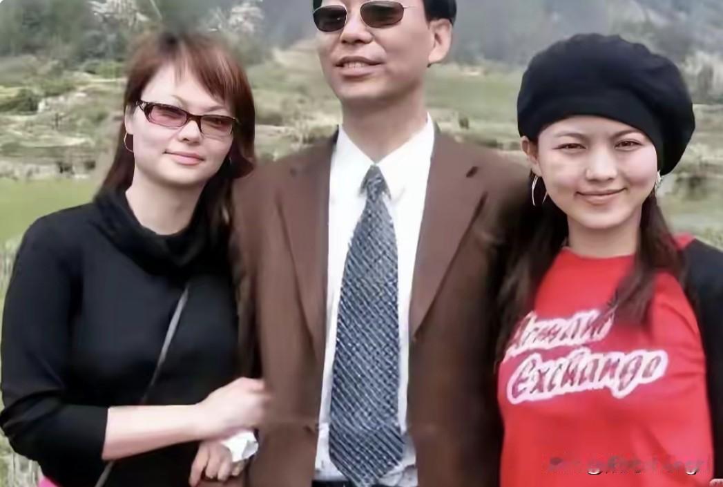 随着人到中年，李湘的身材也越来越胖，甚至让人忘记了她原来身材苗条的美好形象。
