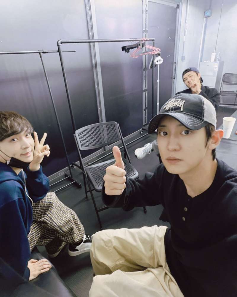 张艺兴ins更新与朴灿烈吴世勋合照📸