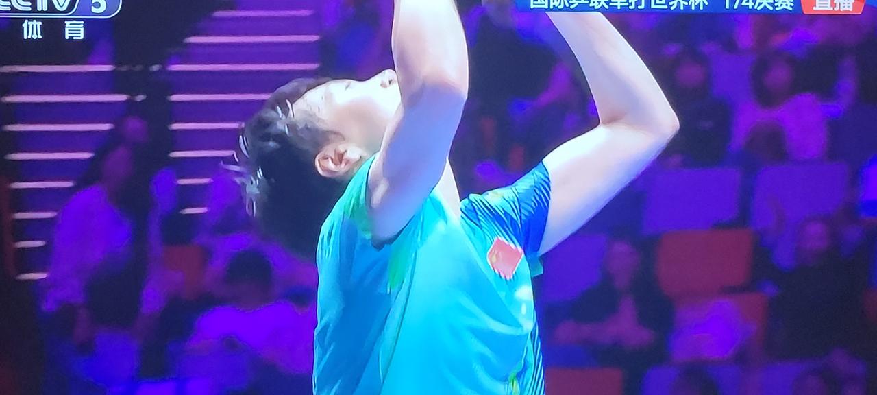 恭喜曼昱4:2战胜桥本帆乃香，晋级四强；赢球后的曼昱十分激动，仰天长啸！赢球后