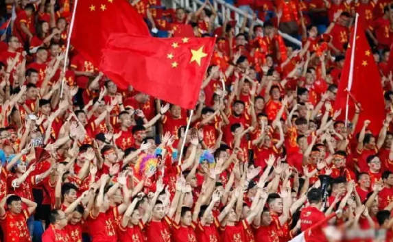 名记马德兴：中超球队别忙着内卷，要以亚冠为重！马德兴分析了现在中超形势，表示职