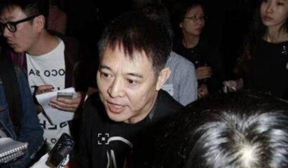 1994年，日本记者质问李连杰：“南京大屠杀死了30万人，你们一个个数的吗？”面