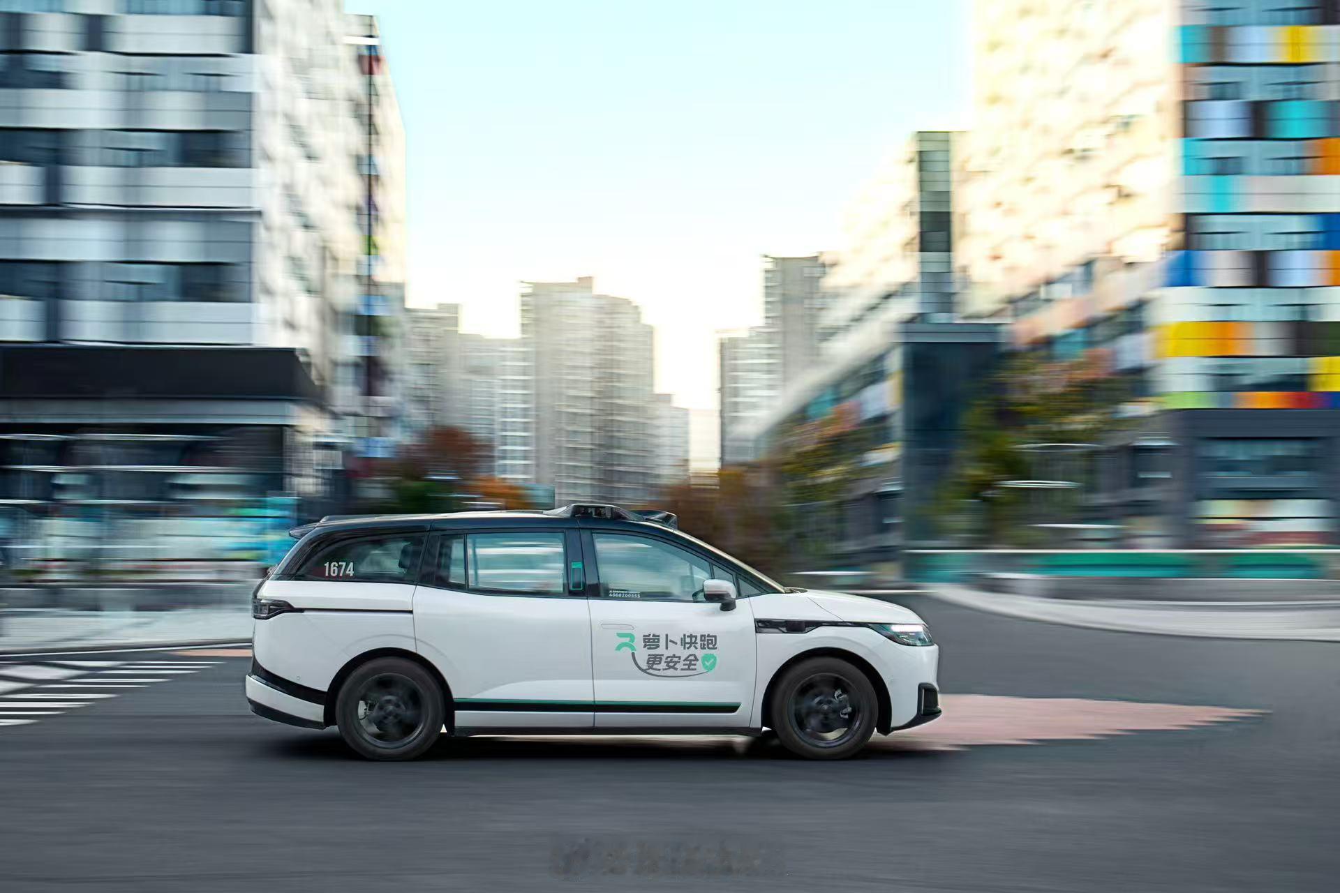 特斯拉robotaxi最近，李彦宏在内部会议上的讲话又火了。他坦诚地讨论了自