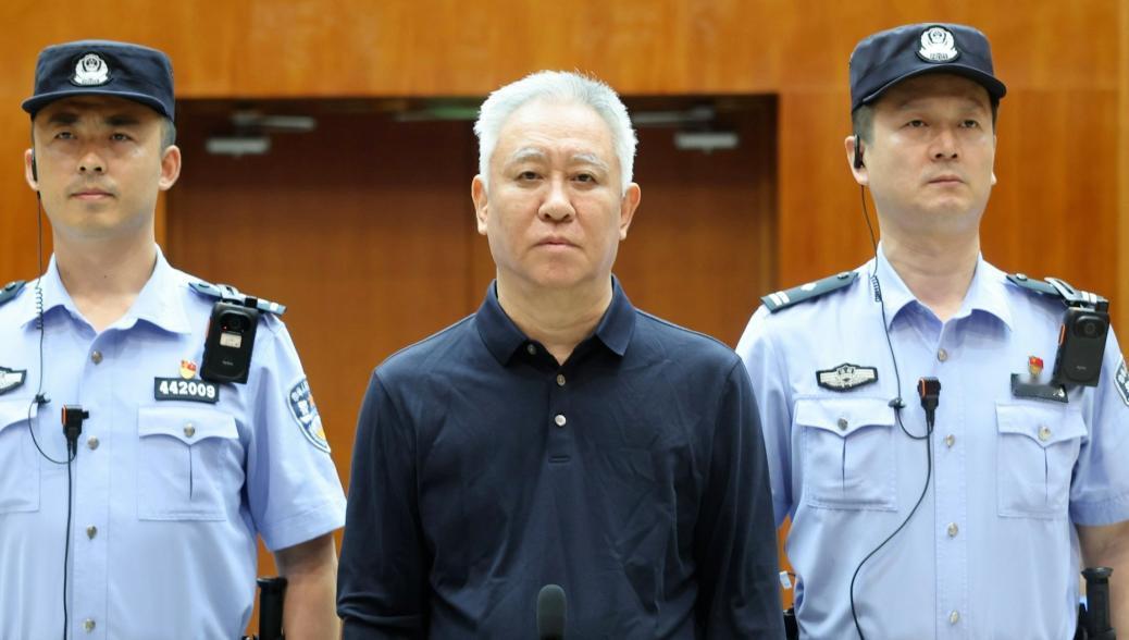许家印一审宣判才刚过24小时，无期徒刑，全部财产没收，两个儿子一个都没跑掉全被判