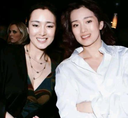 把巩俐和她的替身周显欣放一起99的人分不清但顶尖导演一眼就能拆穿，秘密不在脸，