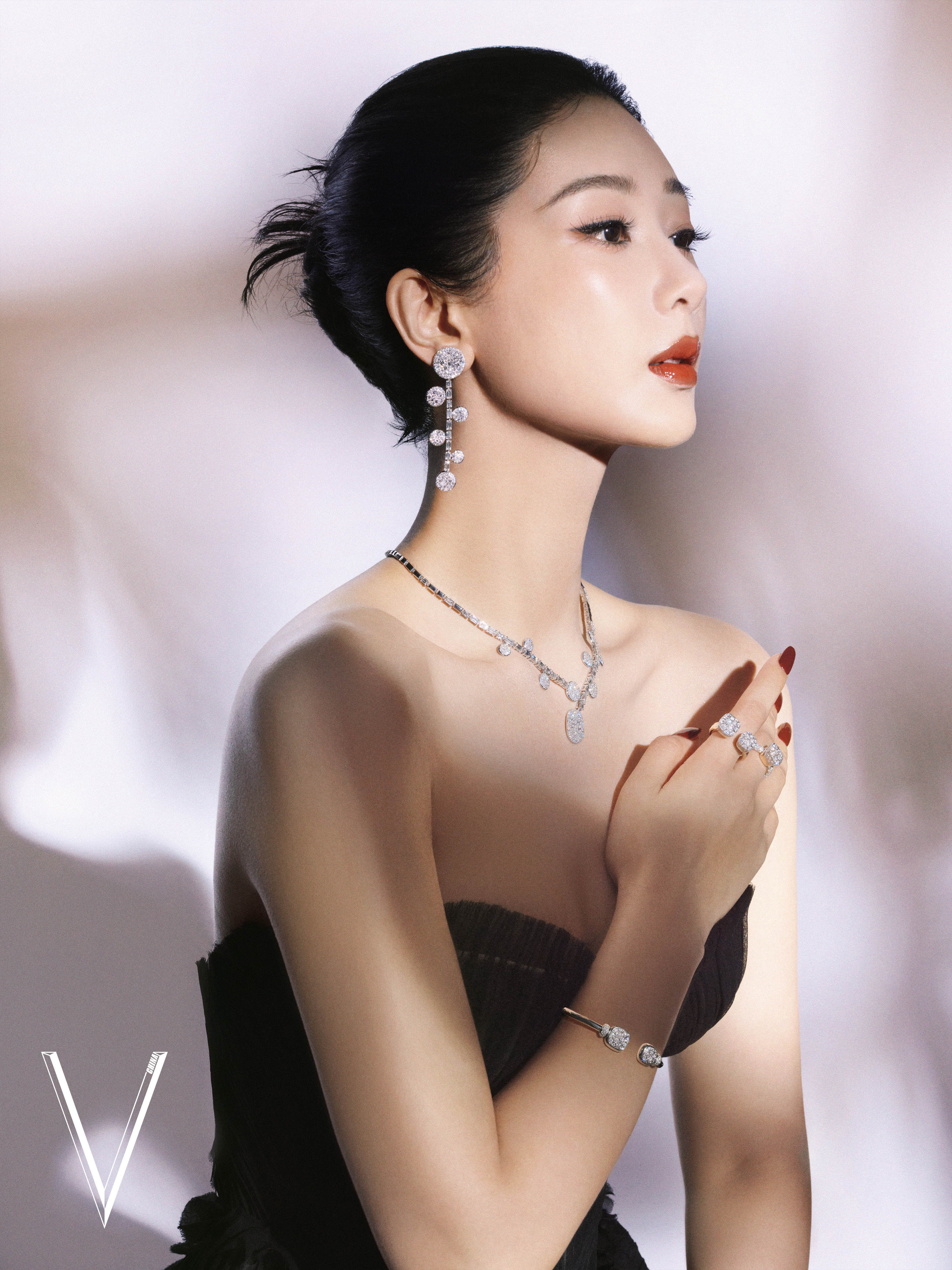 杨紫❤️❤️❤️V杂志大片妆✨✨✨化妆：金鹤龙🧏🏻♂️杨紫杨紫大师出妆夏一秒