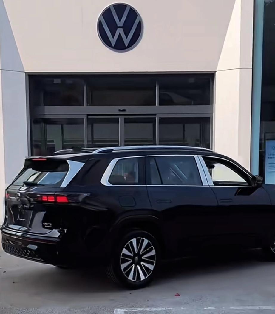 这是赤裸裸的真实现状！开着比路虎舒服，空间不输汉兰达，越野性能不输坦克300，就