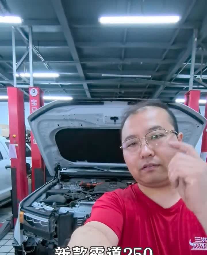 新普拉多250变速箱高温。新款霸道250，这车跑着跑着就发糊味，闻着一股糊味