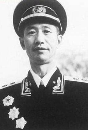 1987年，曾任海军参谋长的开国中将周希汉，在女儿周晓红的带领下见到了一位60多