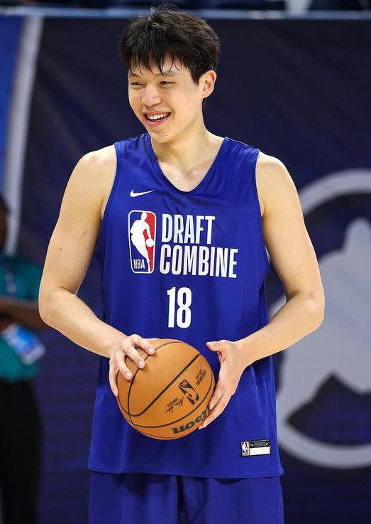杨瀚森于美媒选秀榜升至第20位技术出色的中国大个子