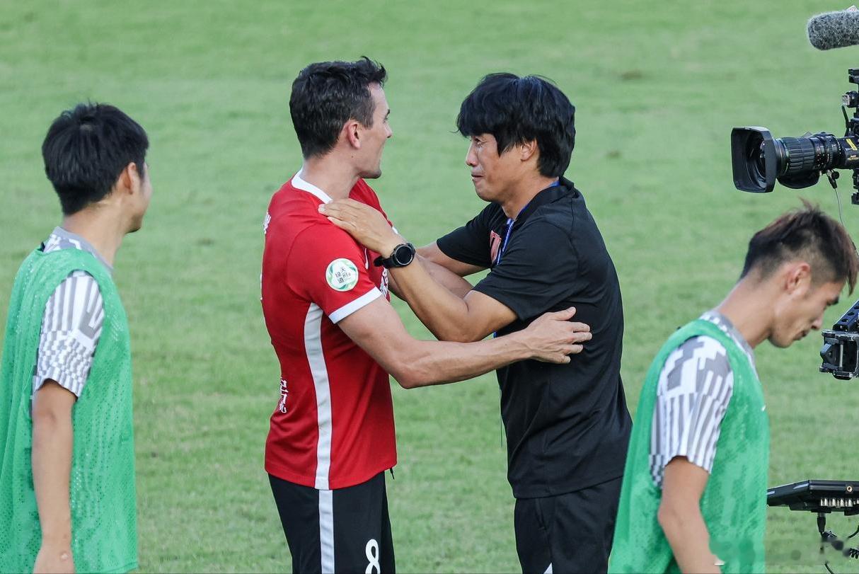 如果与徐正源续约成功，那么成都蓉城下赛季的目标将会是全力争冠。罗慕洛和费利佩仍有