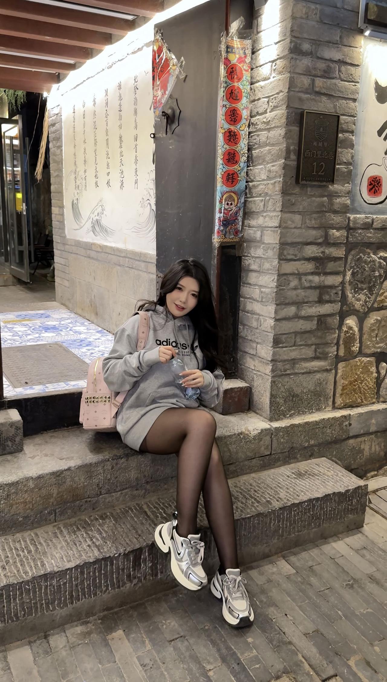 黑丝和肉丝哪个好看一点性感黑丝高跟yyds美少女