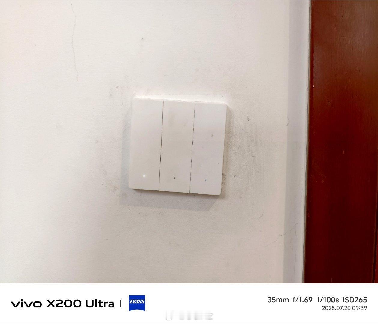 插座安装师傅走之后，发现插座是歪的😡😡😡​​​