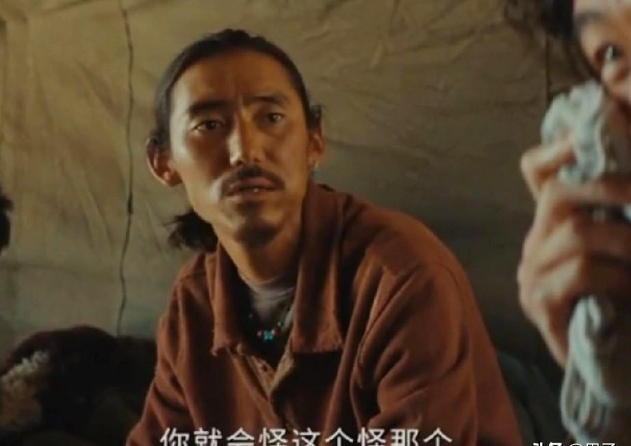 一枪没开。就因为杨紫那一秒钟的恻隐之心，胡歌演的队长，直接倒在盗猎者的枪口下，