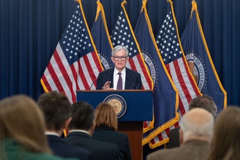 不想还美债？特朗普打算对美联储动手，万斯怕是要随时最好准备美国国债总额已经逼近