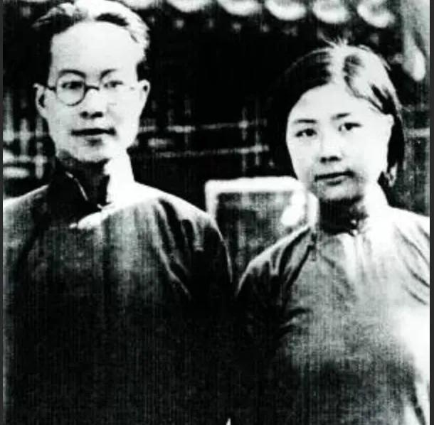 1937年，沈从文为妹妹沈岳萌介绍了北大男子刘祖春，两人一见钟情。没想到最终刘祖