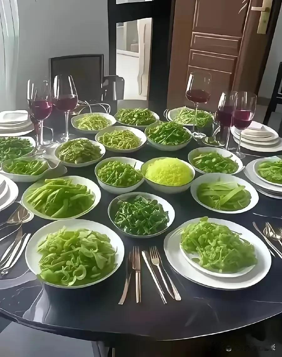 媳妇准备了一桌子绿色菜肴上解腻。过年这几天吃了大鱼大肉油水大，看到肉就想吐。媳妇