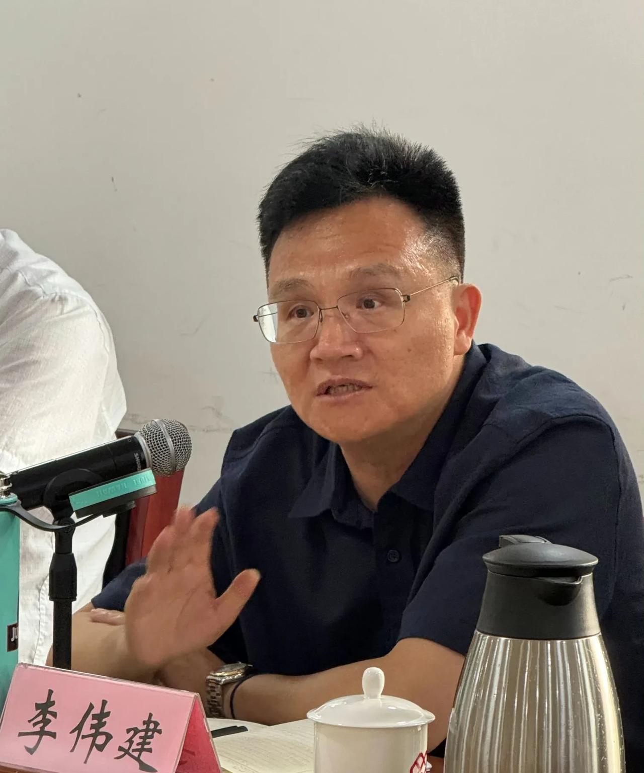 #相声界恩怨情仇#相声名家李伟建，参加曲艺研讨会，并发表讲话。刚刚刷到李伟建