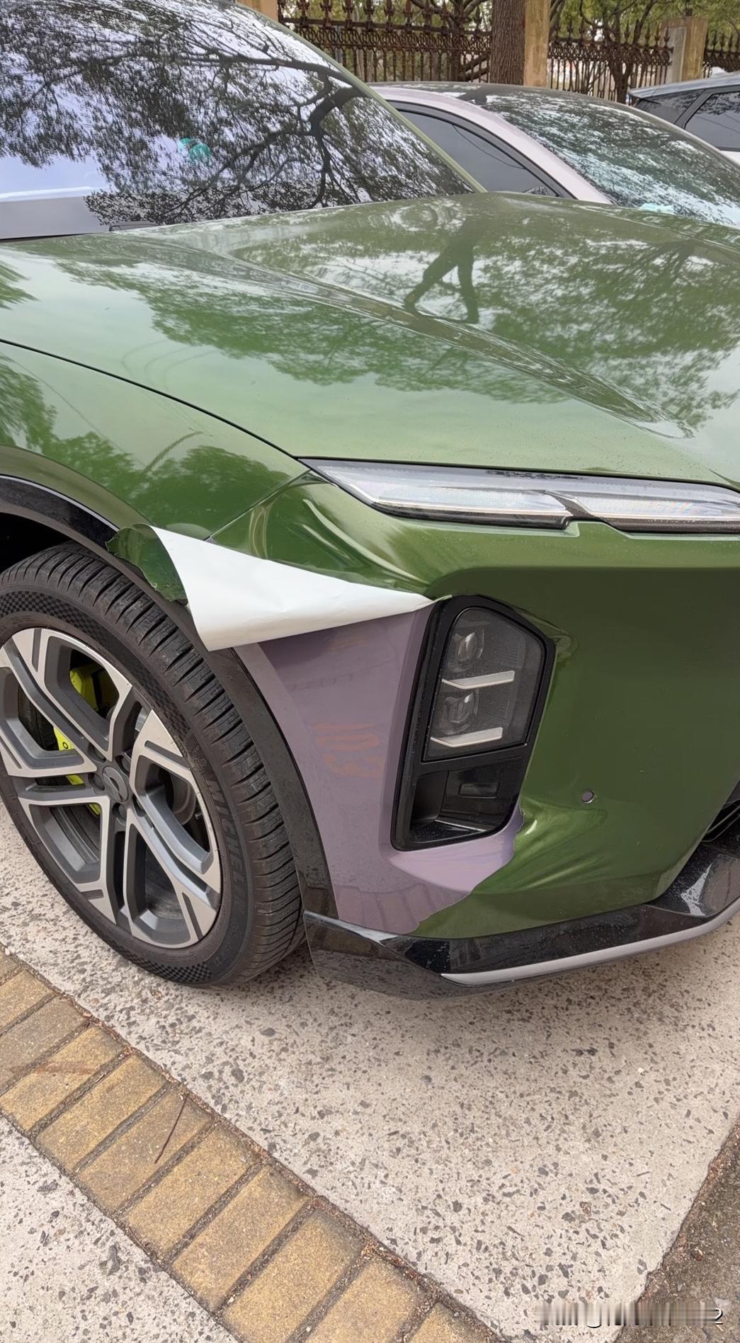 第二次了千万不要再贴膜前镀晶不然这些边边角角真的粘不住。本来不打算贴的