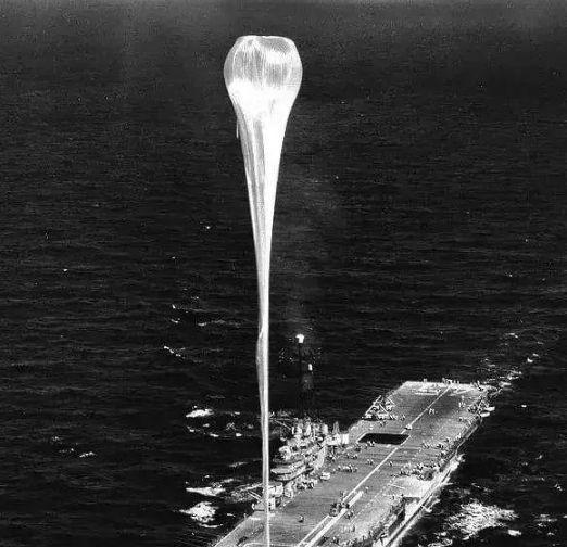 1973年7月，美国通过航母向中国新疆的核试验基地发射了一只巨大的气球，意图窥探