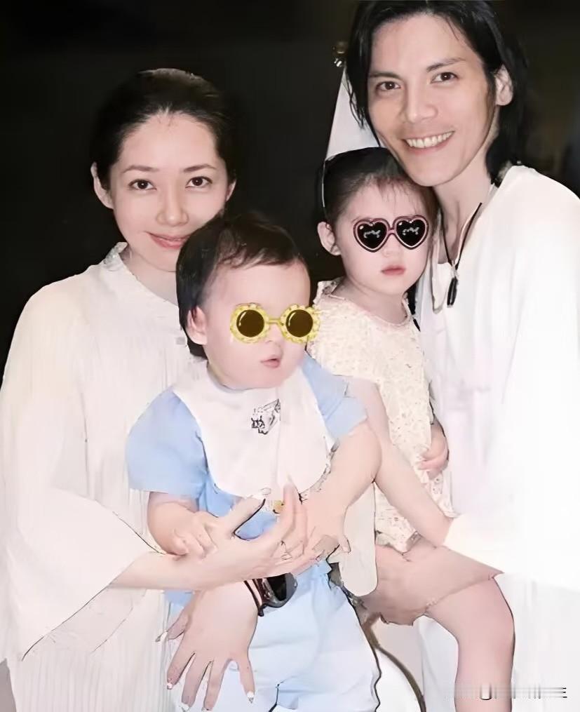 郭碧婷这个人，越看越让人看不明白，嫁入豪门六年，生了两个孩子，眼神却比从